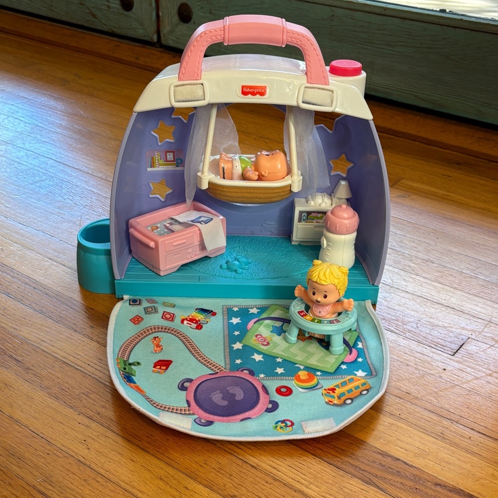 LIKE NEW Fisher-Price Little People Cuddle & Play Baby’s Room Playset